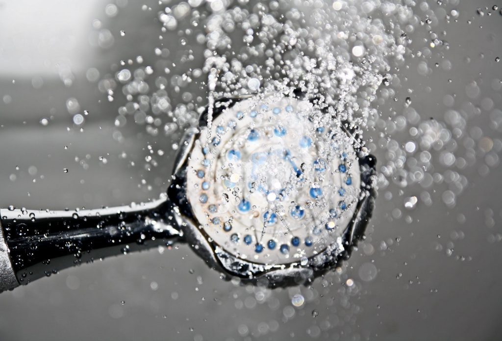 Pommeau de douche qui délivre une eau douce sans calcaire